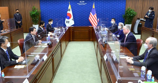 미국 측에서는 함께 방한한 알렉스 웡 국무부 대북특별부대표와 앨리슨 후커 백악관 국가안보회의(NSC) 아시아 담당 선임보좌관 등이 배석했다. [사진제공 - 외교부]