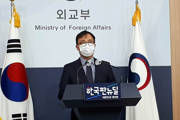 외교부 최영삼 대변인은 22일 오후 외교부청사 브리핑룸에서 정례브리핑을 통해 대북전단금지법에 대한 미국측 반응에 대해 답했다. [사진 - 통일뉴스 김치관 기자]