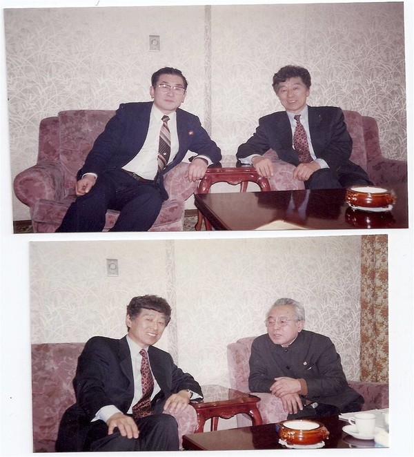 위 왼편은 92년 첫 방문 때 만났던 북 보건성 최창식 부부장과 98년 1월 재회, 재미한인의사회의 제 2차 평양 의학학술교류에 대해 논의하는 모습.아래 오른편은 김일성대학 정치경제학 박동근 교수. 남북 두 지도자에 전달한 조국통일 정책 건의서 내용에 대해 논의했다. [사진제공 - 오인동]