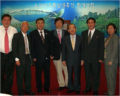 2006년 광주 6.15공동선언 기념대회. 왼편부터 문정인 교수, 하나 건너 이종석 장관, 오인동, 임동원 장관, 북 최승철 대표단장, 현정은 현대아산 회장. [사진제공 - 오인동]
