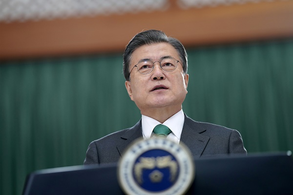 문 대통령이 25일 밤 화상 '기후적응 정상회의'에서 연설하고 있다. [사진제공-청와대]