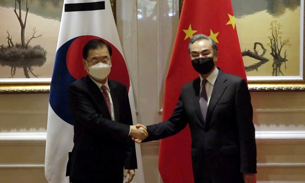 정의용 외교부 장관은 지난 3일 중국 푸젠성(福建省) 샤먼시(夏門市)를 실무방문해 왕이(王毅) 중국 국무위원 겸 외교부장과 한중 외교장관 회담을 가졌다. [자료사진 - 통일뉴스]