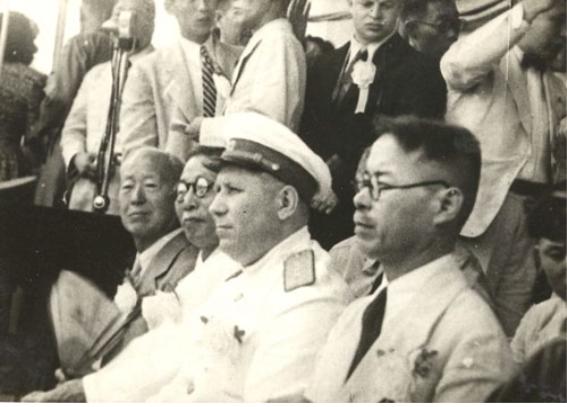 미소공위 소련 대표 스티코프와 남한 우익지도자 이승만, 김구, 안재홍.
