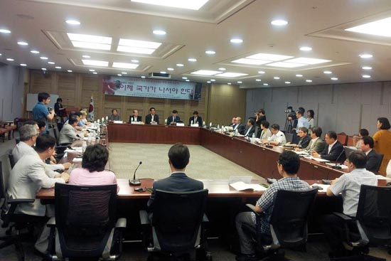  간토학살 90주기인 2013년 6월 19일 국회에서 열린 진상규명 토론회에 고인이 참석해 발표했다. 당시 참석한 국회의원들은 특별법 제정 추진을 다짐했지만 아직까지 진전이 없는 상태다. [자료사진 - 통일뉴스]