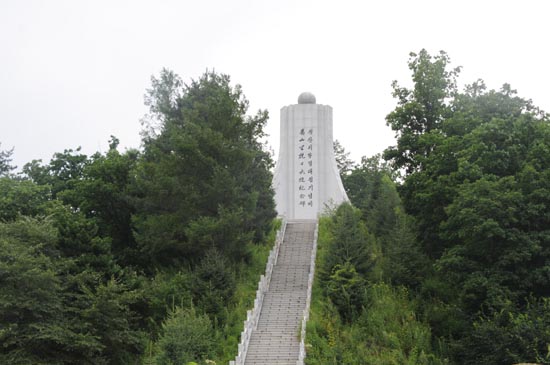 백포 서일 북로군정서 총재가 이끈 청산리 전투의 승전을 기념해 중국 길림성 화룡현 삼도구 청산리에 2001년 건립된 '청산리 항일 대첩 기념비'. [자료사진 - 통일뉴스]