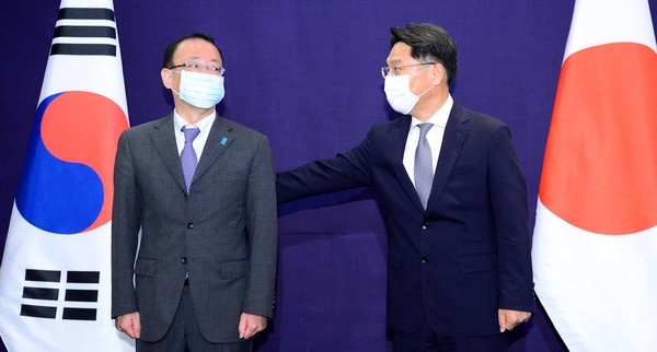 21일 오후 롯데호텔에서 여린 한일 대북정책 수석대표 협의 전 기념사진. [사진제공 - 외교부]