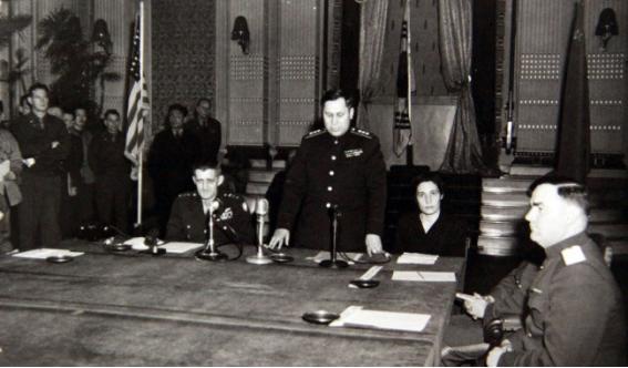 1946년 3월에 시작된 제1차 미소공동위원회는 협의대상 참가문제를 두고 미국과 소련 사이에 의견이 엇갈려 5월초 결렬되고 말았다.
