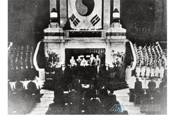 남조선과도입법의원 개원식(1946년 12월 12일)(사진=한국학중앙연구원)