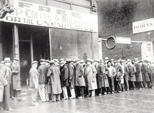 ▲ 1929년 미국을 강타한 경제 대공황 당시 공짜 배급을 기다리는 시카고의 실업자들 [사진-위키백과]