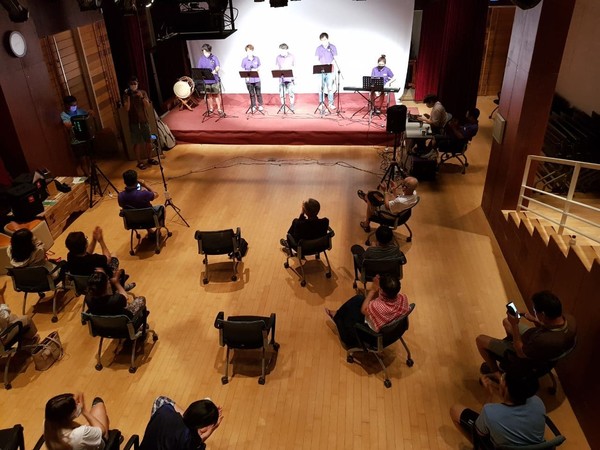 DMZ평화생명동산에서 열린 작은 음악회. 방역이 되어있는 장소에서 4인 1조로 마스크끼고 안전하게 진행됐다. [사진-DMZ 국제평화대행진단 제공]