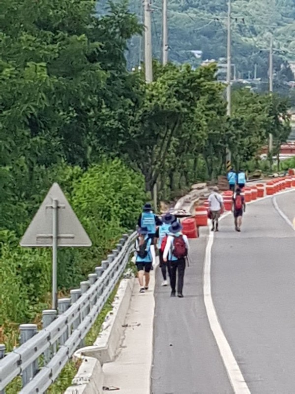 가자! 천리길! [사진-DMZ 국제평화대행진단 제공]