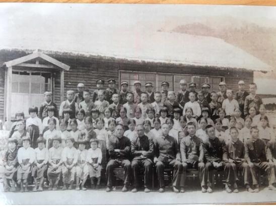 일제 후반에 봉강이 사재를 털어 설립한 무료교육기관 양정원의 학생과 교사들. (사진 정길상 제공).