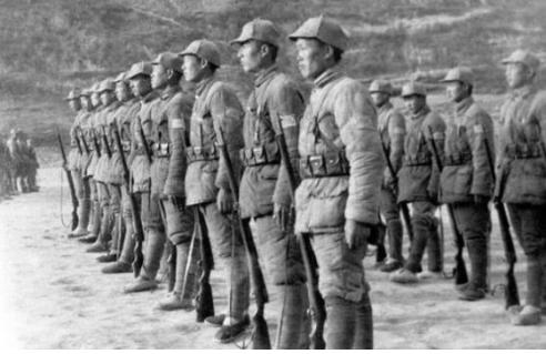 중국 국공내전 때의 인민해방군. 국공내전에서 조선인부대의 활약은 대단했다. 이들이 입북하면서 북조선의 군사력은 엄청나게 강화되었다.
