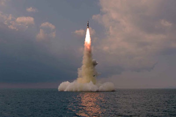 북한이 19일 잠수함을 이용해 신형 SLBM을 시험발사했다. [사진출처-노동신문]