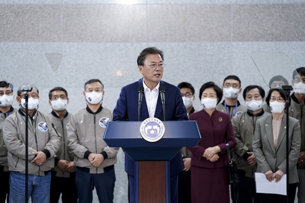 현장에서 지켜본 문 대통령은 "중요한 성과"라고 치하했다. [사진제공-청와대]