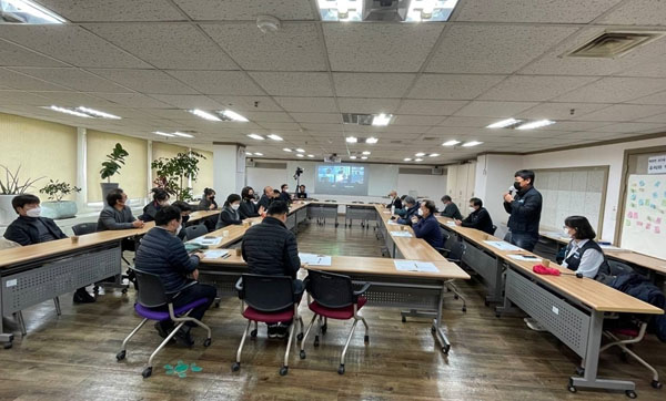 지난 9일, 오후 1시 민주노총 15층 교육장에서 열린 전국민중행동(준) ‘2021-4차 대표자회의’에서 하반기 투쟁과 ‘2022년 민중총궐기대회’와 ‘11.27 반미자주대회’ 개최 및 ‘미국규탄 집중행동’ 등을 의결했다. [사진-전국민중행동(준)]