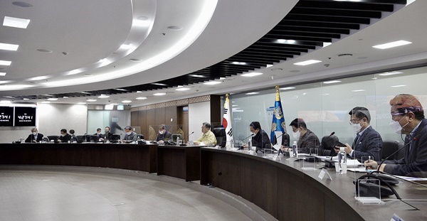 문 대통령이 30일 NSC 긴급 전체회의를 주재했다. [사진제공-청와대]