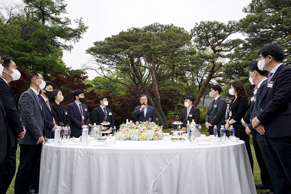 문 대통령이 25일 오후 청와대 출입기자들과 고별간담회를 가졌다. [사진제공-청와대]