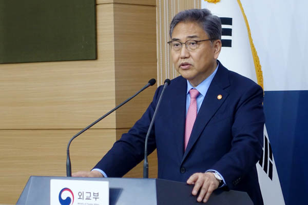 박진 신임 외교부장관은 12일 오후 5시 외교부 브리핑룸에서 첫 약식 기자회견을 가졌다. [사진 - 통일뉴스 김치관 기자]