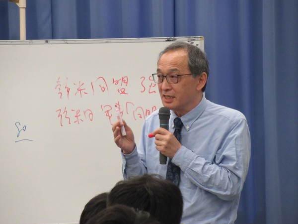 한반도 정세에 대해 강연을 하고 있는 송세일 위원장. [사진제공-재일 한통련]