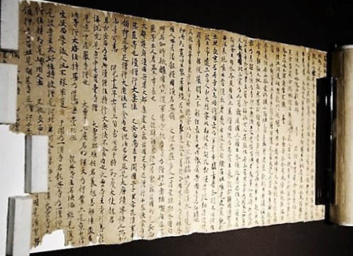 『왕오천축국전』, 혜초, 돈황 문헌, 당. 사경을 쓰듯 한자 한자씩 또박 또박 쓴 것이 아니라, 일반적으로 사본을 베낄 때 나타나는 필체를 보여주고 있다. [사진 제공 - 이양재]