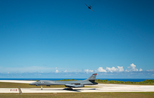 미국령 괌에 있는 앤더슨 공군기지에 도착한 전략폭격기 B-1B. [사진출처-인도태평양사령부]