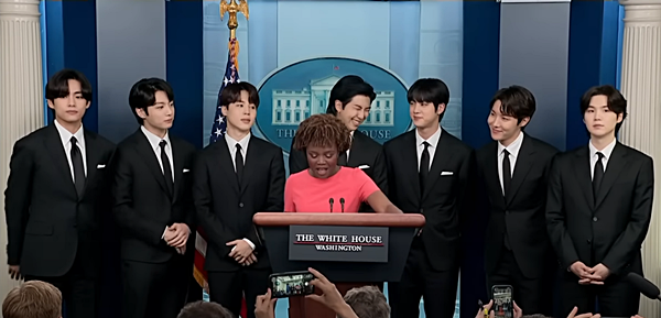 지난달 31일 백악관 브리핑룸을 방문한 BTS. [사진 갈무리-백악관 유튜브]