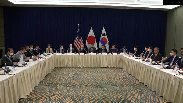 [G20 외교장관회의가 열리고 있는 인도네시아 발리에서 8일 오후 한미일 외교장관회담이 개최됐다. [갈무리사진 - 통일뉴스]