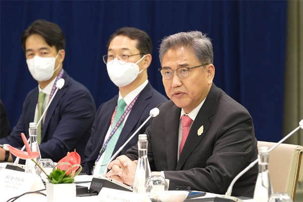 박진 외교부 장관은 글로벌 중추국가 구상에 기반한 인태전략을 설명했다. [갈무리 사진 - 통일뉴스]