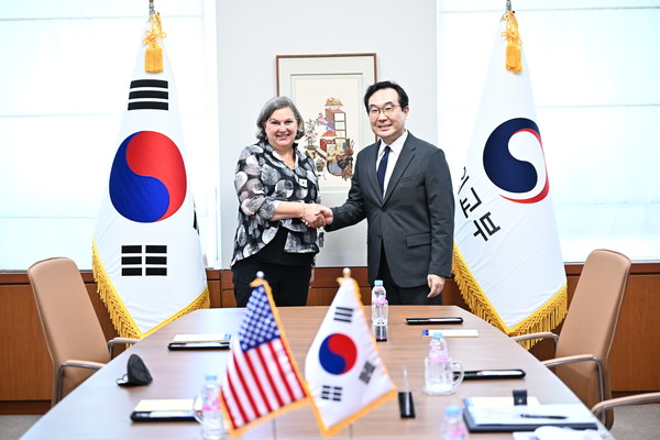 이도훈 외교부 2차관은 21~25일 유엔을 방문, 우리 정부의 대북 정책 등을 설명할 예정이다. 사진은 지난 7월 27일 눌런드 미 국무부 정무차관과 면담 모습. [자료사진 - 통일뉴스]