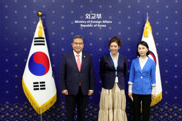 이날 접견 자리에는 이신화 북한인권국제협력대사(오른쪽)가 배석했다. [사진 - 통일뉴스 김치관 기자]