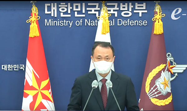 문홍식 국방부 대변인 직무대리가 5일 브리핑을 하고 있다. [사진 갈무리-e브리핑]