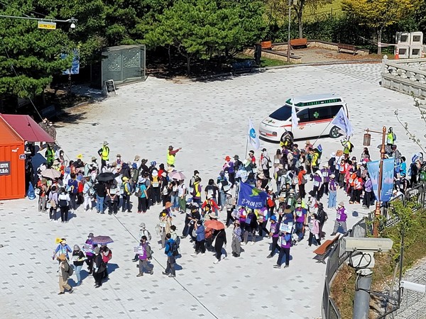  ′2022 경기도 DMZ 여성평화걷기′에 동참한 참가자들. [사진-통일뉴스 위정량 통신원]
