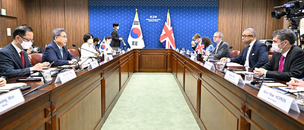 한영 양측은 북한 중대 도발 시 신규 유엔 안보리 결의안 채택 등 협력방안을 논의했다. [사진 제공 - 외교부]