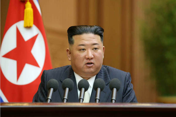 북한 ‘공화국 창건 74돌’을 맞아 9월 8일, 최고인민회의에서 시정연설을 하고 있는 김정은 국무위원장. [자료사진-통일뉴스] 