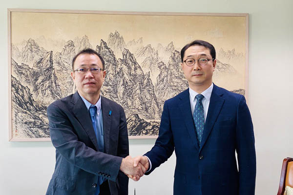 김건 외교부 한반도평화교섭본부장은 12일 오전 외교부 청사에서 방한 중인 후나코시 다케히로(船越健裕) 일본 외무성 아시아·대양주국장과 한일 대북정책 수석대표 협의를 가졌다. [사진 제공 - 외교부]