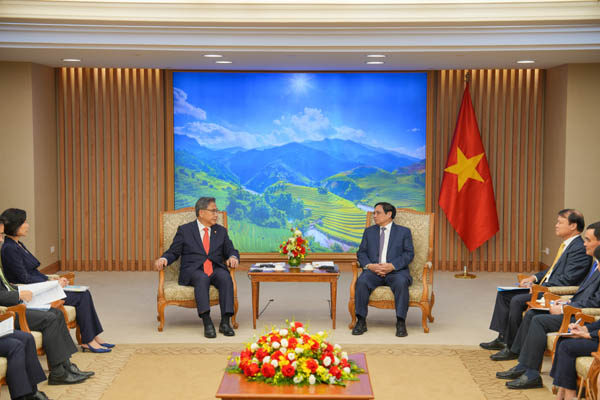 ’박진 장관은  ‘팜 밍 찡(Pham Minh Chin)’ 베트남 총리를 예방했다. [사진 제공 - 외교부]
