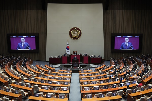 25일 민주당이 불참한 가운데 시정연설하는 윤 대통령. [사진제공-대통령실]