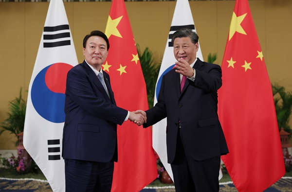 15일 오후 인도네시아 발리에서 한중 정상회담이 열렸다. [사진제공-대통령실]