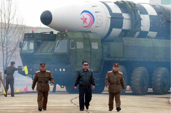 지난 3월 24일 북한이 시험발사한 신형 ICBM '화성포-17형'. [사진출처-노동신문]