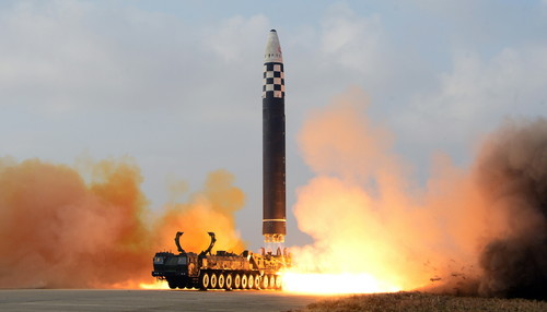 북한 노동신문은 19일 북한이 전날 발사한 미사일은  ‘신형대륙간탄도미사일 《화성포-17》형’이라고 밝혔다. [사진 출처 - 노동신문]