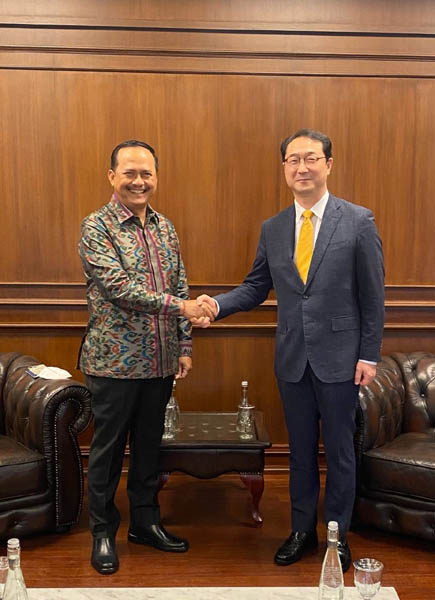김건 한반도평화교섭본부장은 12일 응우라 스와자야(Ngurah Swajaya) 인도네시아 외교장관 특별보좌관과 면담했다. [사진 제공 - 외교부]