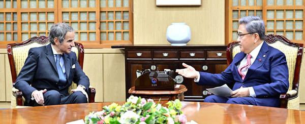 박진 외교부장관과 그로씨 IAEA 사무총장은 북핵 문제와 후쿠시마 오염수 해양배출 문제 등을 논의했다. [사진 제공 - 외교부]