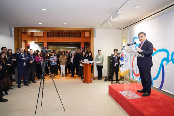 박진 외교부 장관은 1일 뉴욕에서 주유엔 외교단 및 유엔 사무국 고위인사 150여명이 참석한 가운데 리셉션을 주최했다. [사진 제공 - 외교부]