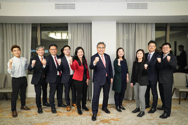 박진 외교장관은  미국 내 차세대 한인 리더들과 만찬을 가졌다. [사진 제공 - 외교부]