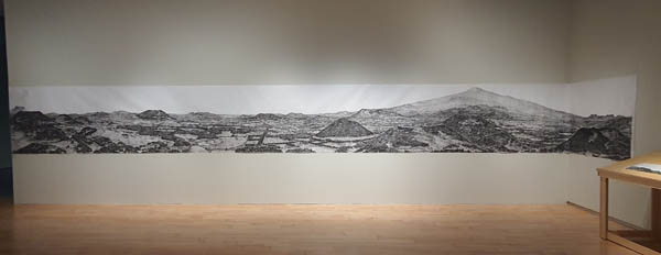 유창훈 화백의 한라산과 제주 오름, 파노라마, 1점, 수묵. 작품이 압권이다. [사진 제공 - 이양재]