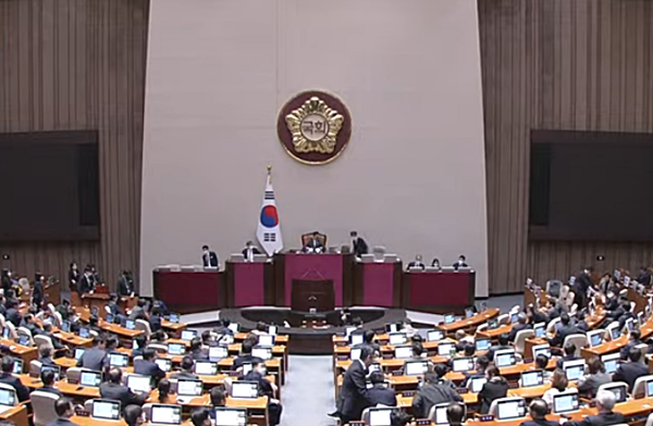 국회가 8일 오후 본회의에서 이상민 행안부 장관 탄핵소추안을 가결했다. [사진 갈무리-MBC유튜브]