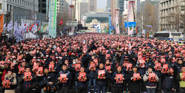 참가자들은 윤석열 정권 규탄의 목소리를 높였다. [사진 – 통일뉴스 김래곤 통신원]