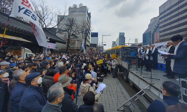 비상시국회의가 1일 낮 12시 탑골공원 삼일문 앞에서 ‘3.1혁명 104주년 대한국민 주권선언 선포식’을 개최했다. [사진-통일뉴스 최범준 통신원]