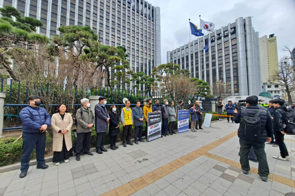  ‘밀정 김순호 파면 국민행동’은 15일 오전 경찰청 앞에서 규탄집회를 열었다.  [사진 제공 - '밀정 김순호 파면 국민행동']